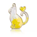 Pendentif chat mignon en émail jaune et blanc avec dorure et queue en forme de cœur - Style Chat Jaune