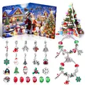 Calendario dell'Avvento Gioielli di Natale con 24 Ciondoli e due Braccialetti da Ragazza - Stile Scatola Regalo Illustrazione Babbo Natale Rosso Verde (M-31) / 20x17x1.4cm