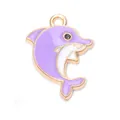 Pendentif dauphin de dessin animé lavande avec contours dorés et anneau de suspension - Dauphin Violet