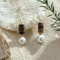 Böhmisches Schmuckset mit Kokosnussschalen-Perlen und Perlen auf weißem Sandstrand - Ohrringe (HWNX485-1)