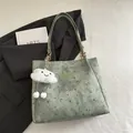 Borsa tote verde chiaro con stampa di stelle e lune e ciondolo a nuvola peluche - Con Ciondolo / Verde