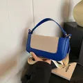 Retro shoulder bag in blue and beige woven texture with wide fabric strap and gold hardware - Blue And Beige Contrast Style / Blue