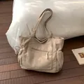 Bolso tote beige de pana con cordones laterales y bolsillo frontal sobre madera - Sin colgante / Caqui