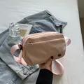 Borsa a tracolla da donna in nylon rosa con tracolla regolabile stile casual - Rosa