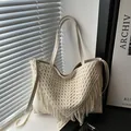 Sac fourre-tout beige chic avec motifs crochet bohème et détails de franges pour femme - Blanc
