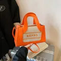 Borsa a tracolla arancione con logo BEPRO e cuciture in pelle e tela - Arancione