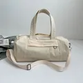 Sac bowling en nylon beige crème avec bandoulière réglable et poignées de transport - Blanc