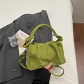 Borsa a mano chic in pelle scamosciata verde brillante con manico a nodo e tracolla - Verde