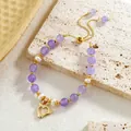 Détail du bracelet en améthyste et perles avec un pendentif en forme de cœur doré - Style Pendentif Cœur (HWB0594)