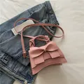 Bolso de hombro rosa con lazo decorativo, asa trenzada y correa larga ajustable - Rosa