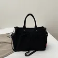 Sac fourre-tout en velours côtelé noir avec poches avant et bandoulière réglable - Noir