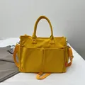 Sac fourre-tout jaune en velours côtelé avec poches avant et bandoulière de style décontracté - Jaune