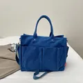 Sac fourre-tout en velours côtelé bleu pour femme avec deux poches et bandoulière - Bleu