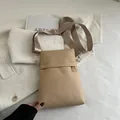 Elegante borsa a tracolla in pelle albicocca con trama litchi e tracolla regolabile - Cachi