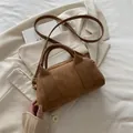 Modische warmbraune Wildleder Handtasche mit verstellbarem Schultergurt für Damen - Braun