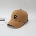 Gorra de béisbol de algodón caqui con bordado R negro en 3D y etiqueta lateral verde - Ajustable / Amarillo Tierra