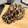 Berretto da baseball invernale in velluto di visone con stampa leopardata in peluche - Adulto (55-59cm regolabile) / caffè