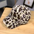 Berretto da baseball in peluche di ecopelliccia con stampa leopardata alla moda per l'inverno - Adulto (55-59cm regolabile) / Beige