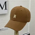 Casquette de baseball en laine marron avec lettre R brodée blanche sur support - Taille Unique(Réglable) / Marron