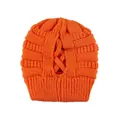 Leuchtend orangefarbene Strickmütze mit praktischer Criss-Cross-Öffnung für Pferdeschwänze - Orange