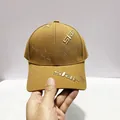 Gorra de béisbol amarillo mostaza con bordado de estrellas doradas y texto Star - Talla Adulto (Ajustable) / café
