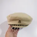 Beige Baskenmütze mit goldenem B-Logo und schwarzer Leder-Metall-Kettenverzierung - M(56-58cm) / Beige (Herbst/Winter Dick)