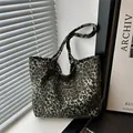 Vintage-Canvas-Einkaufstasche mit Leopardenmuster für Damen, olivgrün mit Schultergurt - Grün