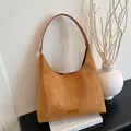 Μινιμαλιστική τσάντα tote από καστόρι σε χρώμα κάμελ με δερμάτινο λουράκι και ματ όψη - Καφέ Χωρίς Μενταγιόν