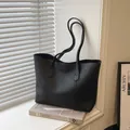Minimalistische schwarze Tragetasche aus PU-Leder mit eleganten Doppelriemen für den Alltag - Ohne Anhänger / Schwarz