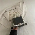 Secchiello grigio scuro con stampa leopardata, manico di perle e catena d'oro - Grigio