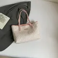 Borsa tote trapuntata beige con manici rosa e texture elegante per il lavoro quotidiano - Senza Ciondolo / Rosa