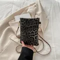 Mini borsa a tracolla con stampa leopardata grigio nero e tracolla a catena dorata moda - Nero