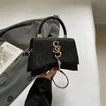 Schicke schwarze Umhängetasche mit Pailletten-Patchwork und goldener S-Schnalle - Schwarz