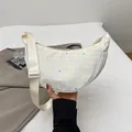 Bolso de media luna de cuadros amarillo claro con estampado de estrellas y correa de nylon - Sin colgante / Blanco
