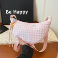 Bolso de cuadros rosa y blanco con colgante de estrella y correa tejida a juego - Colgante de estrella incluido / Rosa