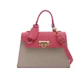 Borsa a tracolla chic bicolore rosa e beige con fibbia dorata su sfondo bianco - Rosa (Patchwork Tela)