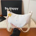 Bolso de media luna de cuadros amarillo claro con estrellas y colgante de borla - Colgante de estrella incluido / Blanco