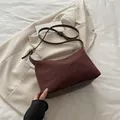 Sac cabas bordeaux en cuir suédé avec bandoulière réglable et texture mate vintage - Café