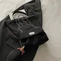 Borsa a tracolla in velluto nero a pieghe con chiusura in strass e catena argento - Nero