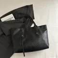 Schicke schwarze gewebte Shopper-Tasche mit großem Fassungsvermögen und langen Henkeln - Schwarz