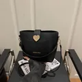 Sac seau rétro noir motif litchi avec boucle cœur dorée et large bandoulière mode - Noir