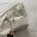 Beige Handtasche aus glattem Leder und Wildleder mit elegantem goldfarbenem Druck - Weiß