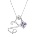 Nahaufnahme der silbernen S-Halskette mit lila Kleeblatt-Zirkonia-Steinen auf feiner Kette - Silber (Z)