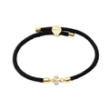 Detailansicht eines schwarzen geflochtenen Armbands mit goldenem Buchstaben S Anhänger - Buchstabe A / Schwarz
