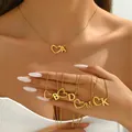 Polierte goldene Buchstabenhalskette mit Herz-Detail an einer feinen Gliederkette - Buchstabe A / Gold