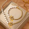 Goldenes Herz-Armband mit Buchstabe A, Perlen und OT-Verschluss auf Schmuckdose - Buchstabe A Halskette Und Armband Set / Gold