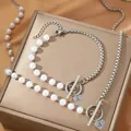 Dettaglio della collana di perle e catena con pendente a cuore lettera A e chiusura OT - Set Collana E Bracciale Letra A / Lettera A / Argento