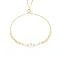 Verstellbares goldenes Perlenarmband mit Perlenakzenten und einem Buchstaben-S-Anhänger - Runde Muschel Alphabet Stil / Buchstabe A / Gold