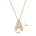 Collana dorata con ciondolo lettera A e zirconi scintillanti, dimensioni 2cm x 1,7cm - Lettera A / Piccolo / Oro