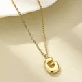 Pummeliger 18K vergoldeter G-Buchstaben-Anhänger an einer minimalistischen feinen Kette - Buchstabe G / Gold